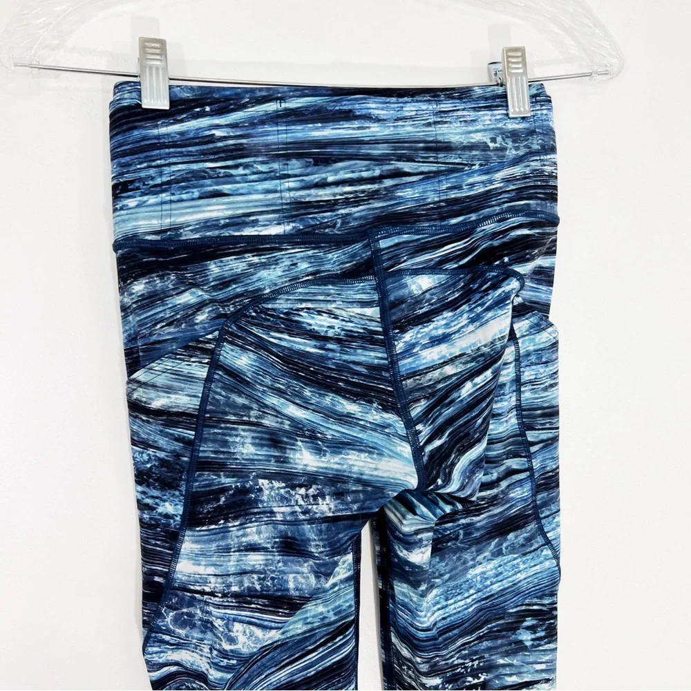 Lululemon Fast and Free Crop in Shorelines Multi Blue Size 4